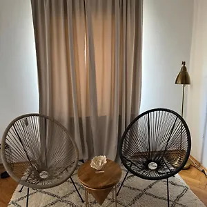 T&S Apartments With Free Parking Apartment